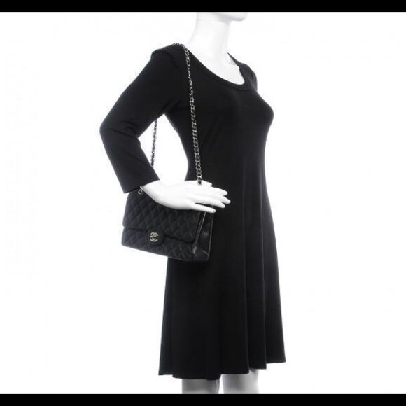 💯 Authentic Chanel handbag with silver chain. - Picture 6 of 7